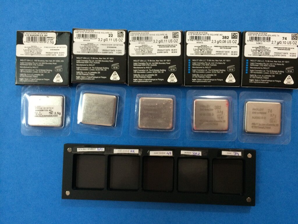The Packaging - Palette and Eye Shadow Pans