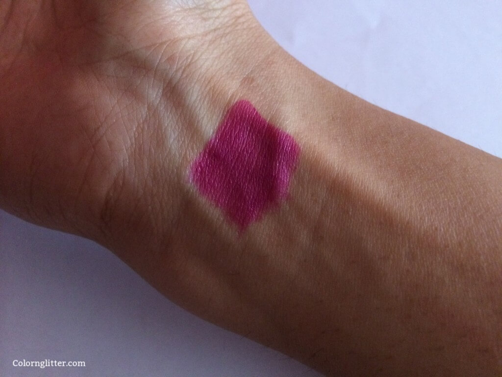 Swatch Of L’Oreal Paris Color Riche Moist Mat Lipstick – Glamor Fuchsia
