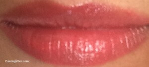 Shiseido Shimmering Rouge OR405 on the lips (picture taken indoor)