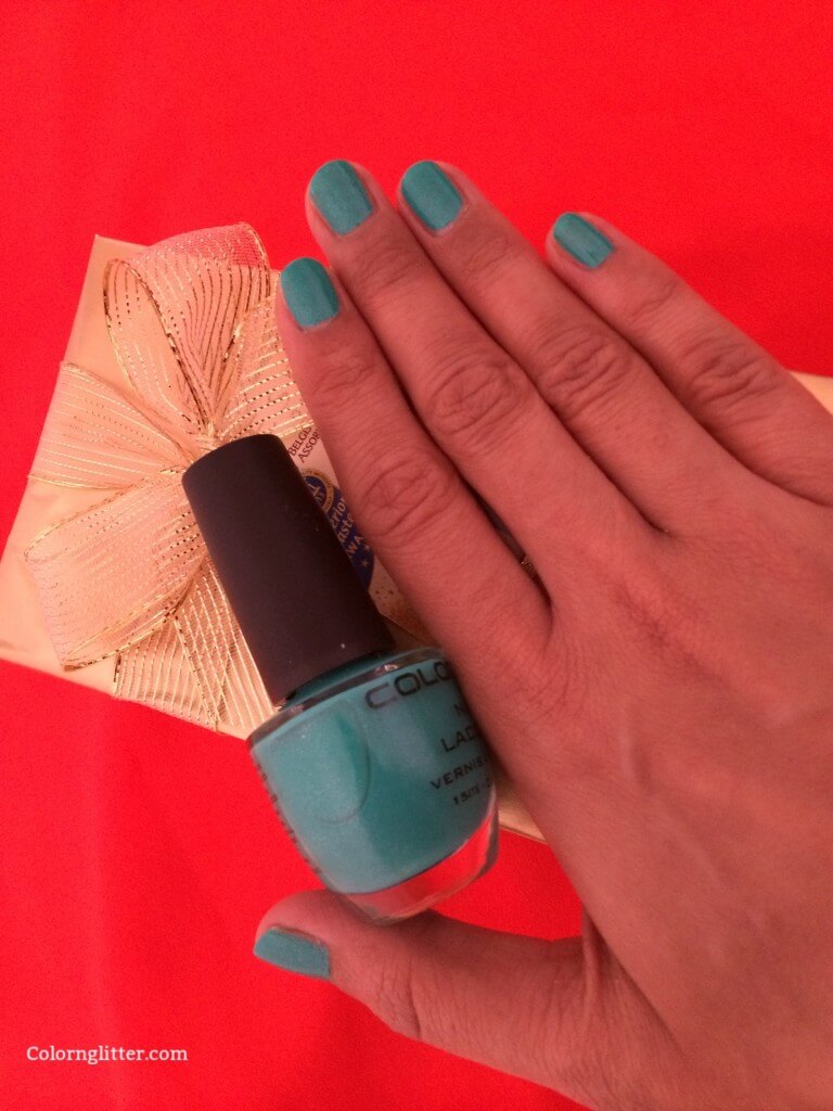 Colorbar Pro Nail Laquer Magical Green (picture taken indoor)