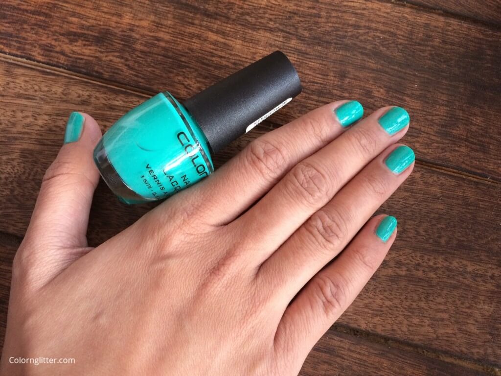 Colorbar Pro Nail Laquer Magical Green (picture taken outdoor)