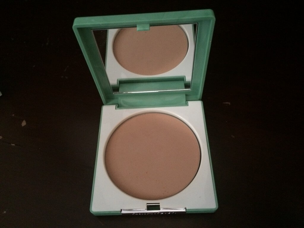 Clinique Superpowder Double Face Makeup in the shade Matte Honey