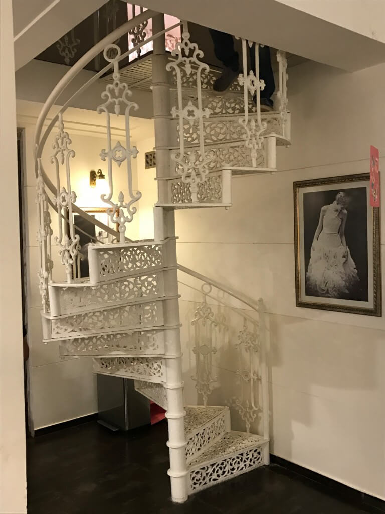 Love this gorgeous staircase - reminds me of fairytales!